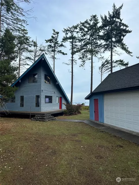 2535 W 10th St, Port Angeles, WA 98363