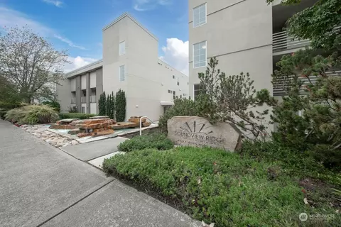 4527 45th Ave SW #205N, Seattle, WA 98116