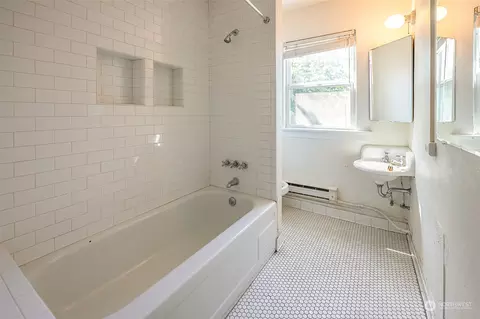317 E Thomas St, Seattle, WA 98102 photo 13