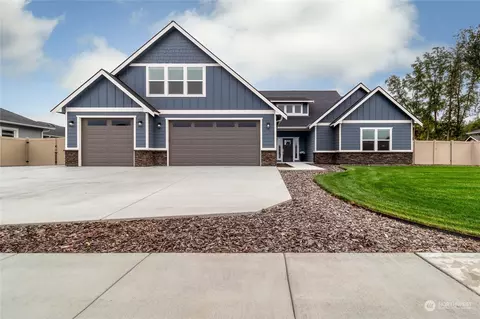 819 SE Whispering Creek Ct, College Place, WA 99324