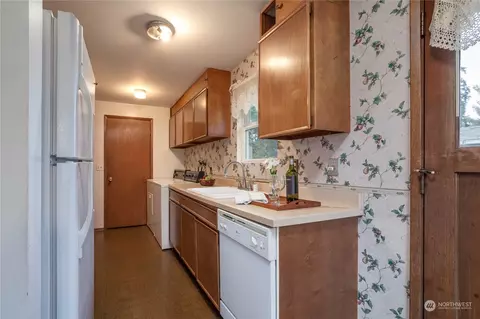1347 E Maple St, Kent, WA 98030 photo 7