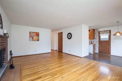 1347 E Maple St, Kent, WA 98030 photo 5