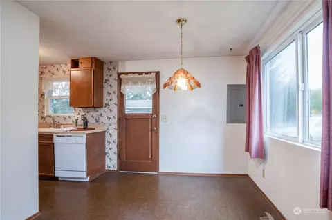 1347 E Maple St, Kent, WA 98030 photo 6