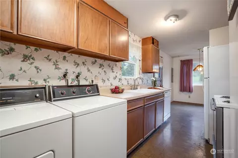 1347 E Maple St, Kent, WA 98030 photo 9
