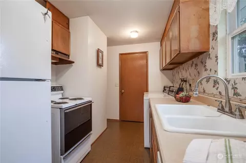 1347 E Maple St, Kent, WA 98030 photo 8
