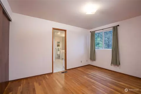 1347 E Maple St, Kent, WA 98030 photo 10