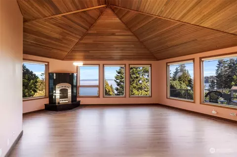 81 Montgomery Ct, Port Ludlow, WA 98365