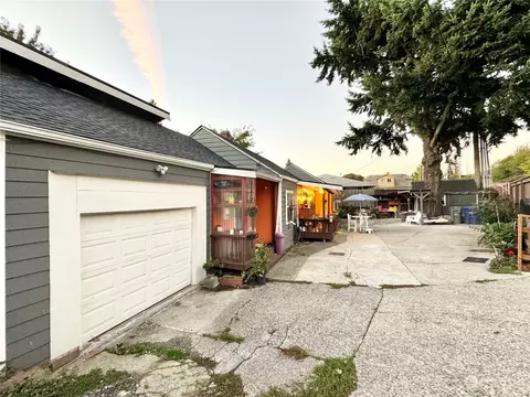 523 Main Ave S, Renton, WA 98057
