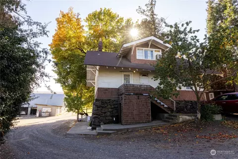 203 Painted Rocks Dr, Yakima, WA 98908