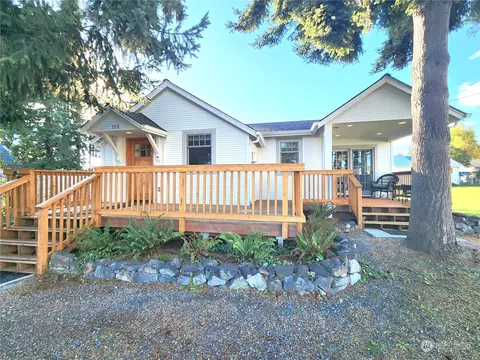 112 Pennsylvania Ave N, Eatonville, WA 98328