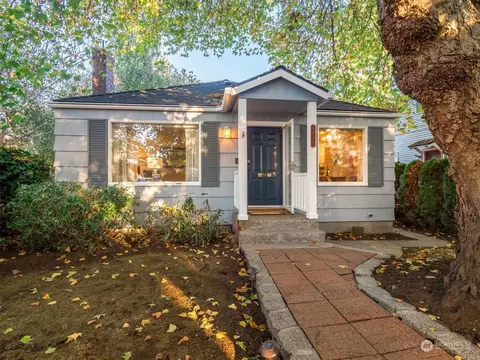 8060 17th Ave NW, Seattle, WA 98117