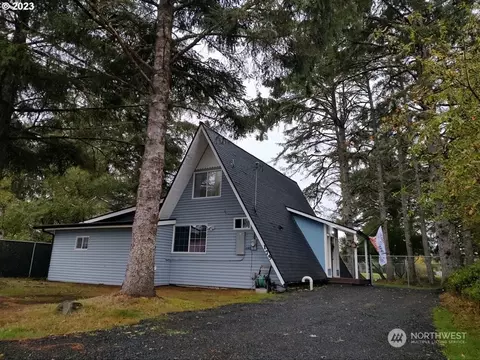 175 Octopus Ave NE, Ocean Shores, WA 98569