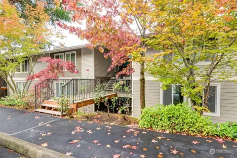 3272 80th Ave SE #2, Mercer Island, WA 98040