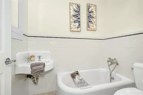 2308 11th Ave E, Seattle, WA 98102 photo 14