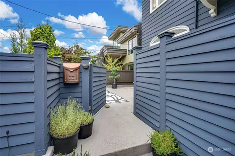 2308 11th Ave E, Seattle, WA 98102 photo 2