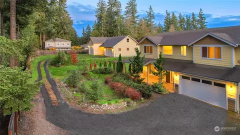 1467 NE Palmer Ln, Bremerton, WA 98311