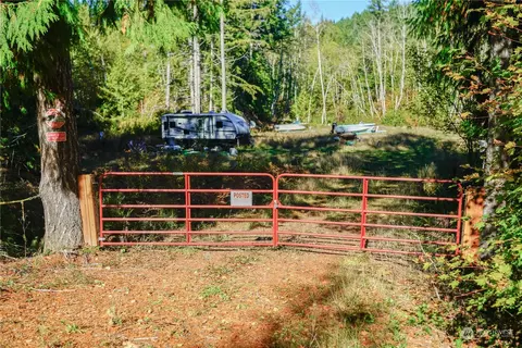 190 N Standstill Dr N, Hoodsport, WA 98548