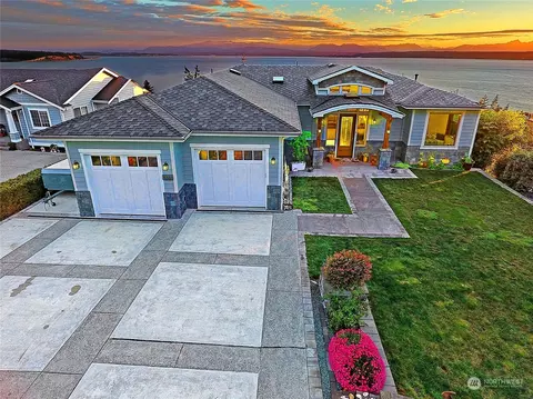 1385 Crestview Dr, Camano Island, WA 98282