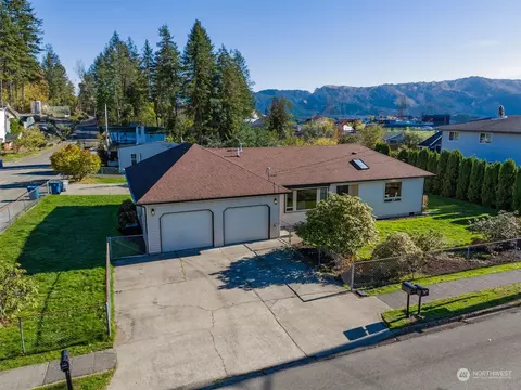 608 4th St, Sultan, WA 98294