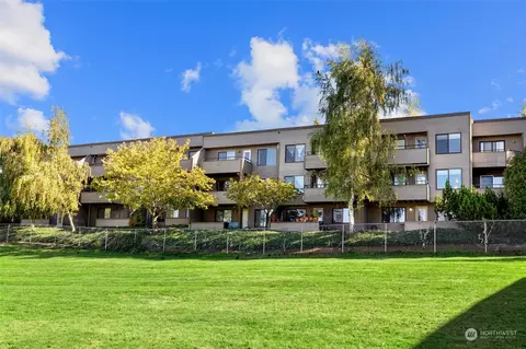 4895 SW 76th St #D401, Mukilteo, WA 98275