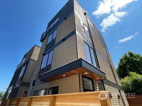 118 26th Ave E #B, Seattle, WA 98112