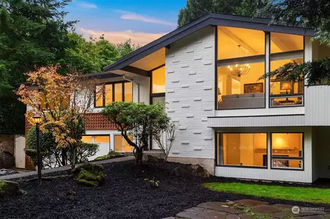 8445 NE 12th St, Medina, WA 98039