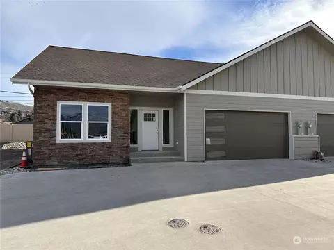 212 Solomon Loop NW, East Wenatchee, WA 98802