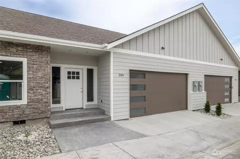 204 Solomon Loop NW, East Wenatchee, WA 98802