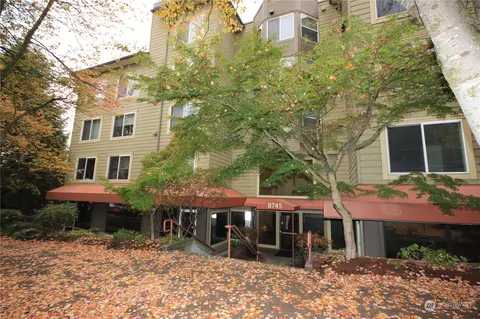 8745 Greenwood Ave N #208, Seattle, WA 98103