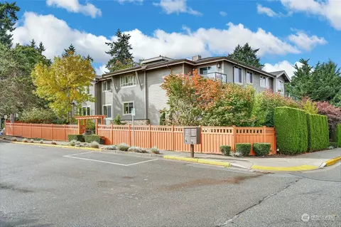 316 Walnut St #201, Edmonds, WA 98020
