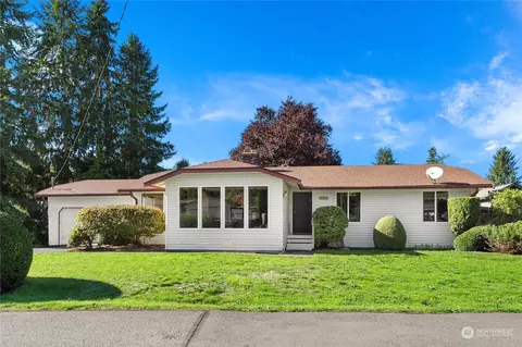 15021 135 Ave SE, Renton, WA 98058