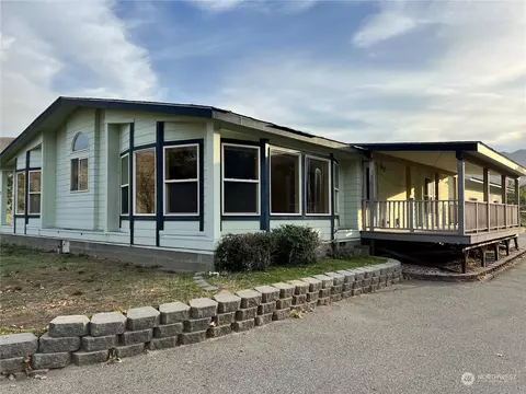 407 Hwy 153, Pateros, WA 98846