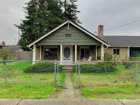 208 Centre St N, Rainier, WA 98576