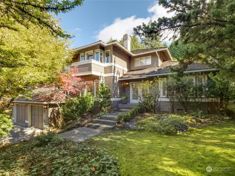 9812 111th Ave NE, Kirkland, WA 98033
