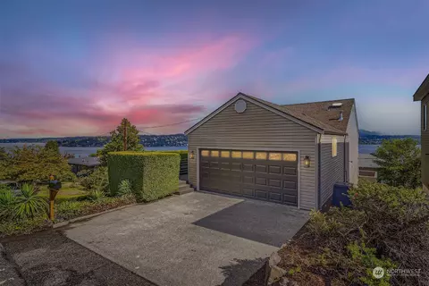 9801 63rd Ave S, Seattle, WA 98118