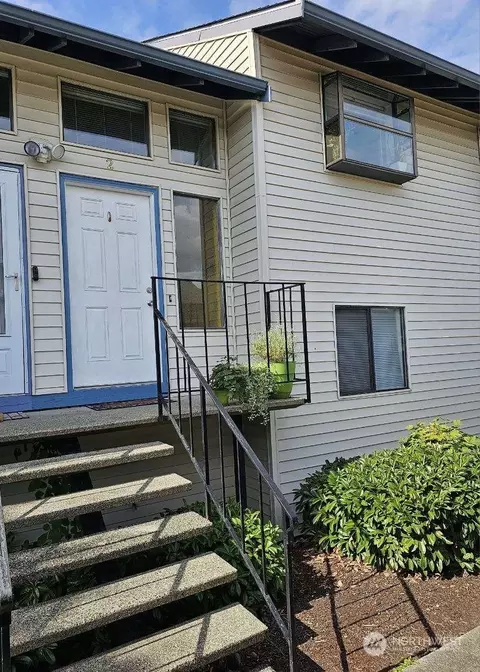 1313 W James St #2, Kent, WA 98032