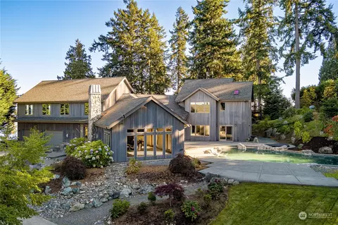 8054 Toma Ln, Clinton, WA 98236