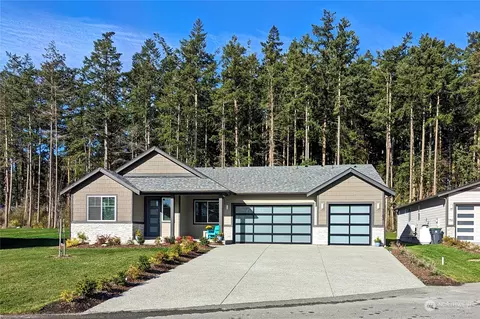 1162 Seawall Ln, Oak Harbor, WA 98277