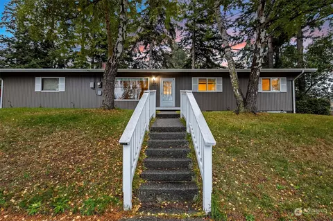 1074 NE Oleary St, Oak Harbor, WA 98277