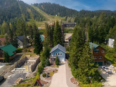 571 Hyak Dr E, Snoqualmie Pass, WA 98068