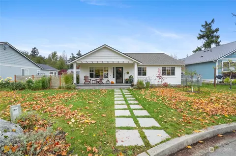 2320 25th St, Anacortes, WA 98221
