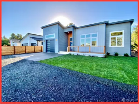 945 Texmar Ave SW, Ocean Shores, WA 98569