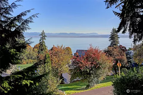 1252 View St, Camano Island, WA 98282