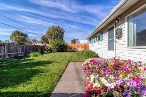 1717 Stuart St, Walla Walla, WA 99362 photo 2