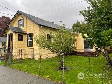 211 G St, Cosmopolis, WA 98537