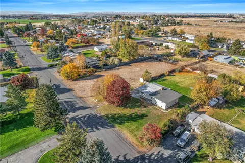 8668 Hillcrest Dr NE, Moses Lake, WA 98837