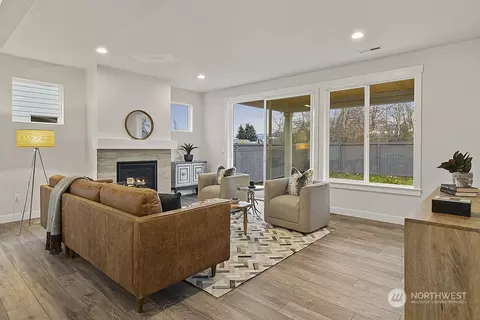 Living - 1077 Lindenberger Ln, Enumclaw, WA 98022 photo 1 of 5