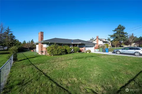 233 NE Regatta Dr, Oak Harbor, WA 98277