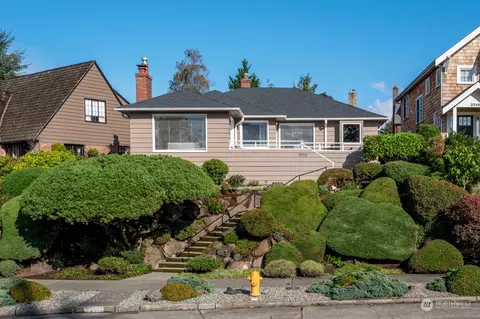 2550 Westmont Way W, Seattle, WA 98199