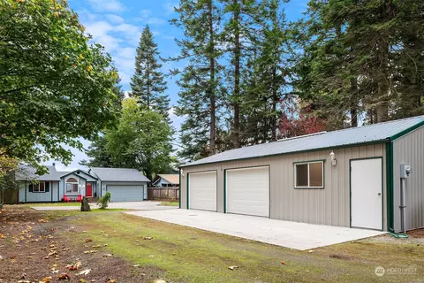 1384 S West Camano Dr, Camano Island, WA 98282